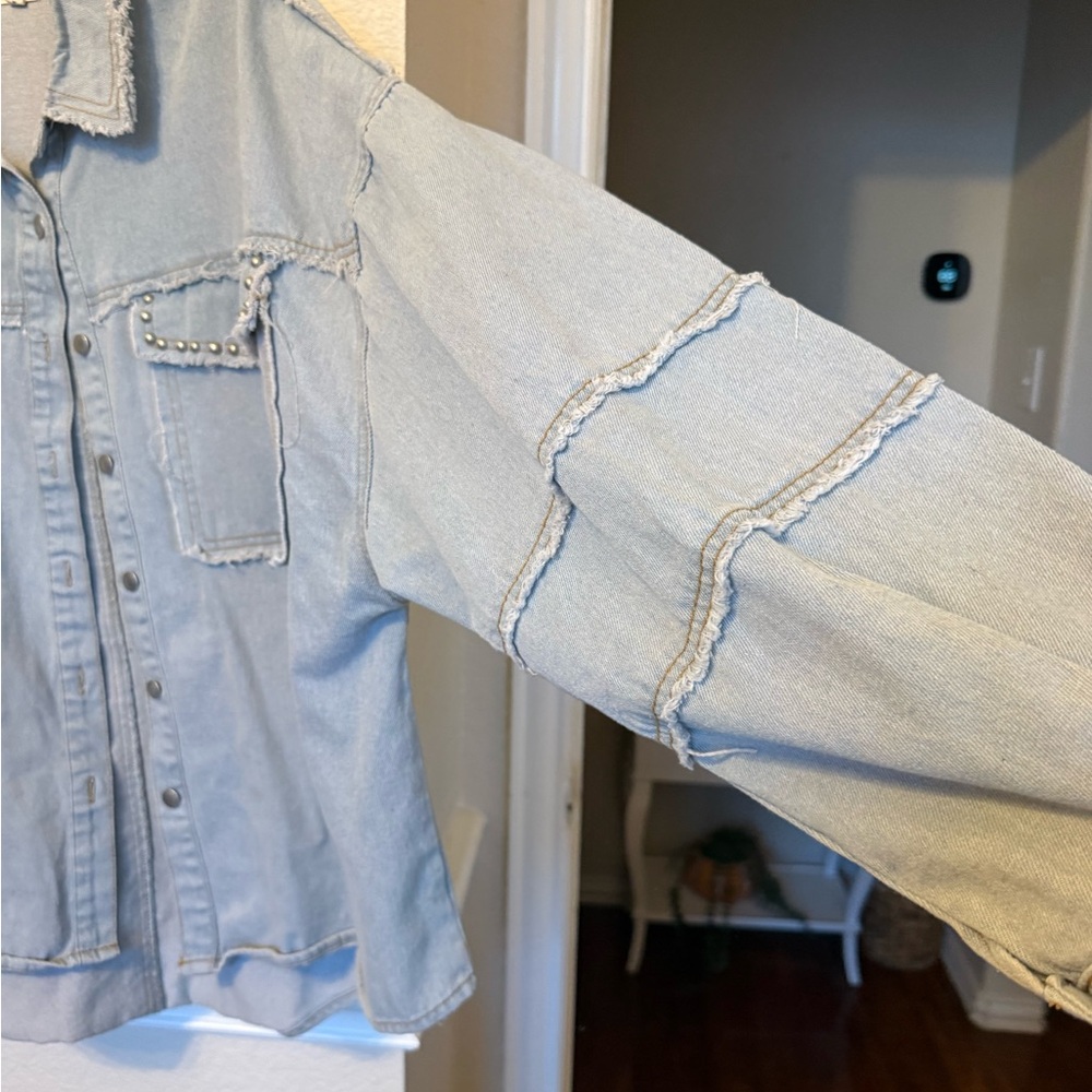 Light Wash Denim Button-Front Shirt Jacket - Light Blue Large POL - Picture 2 of 9